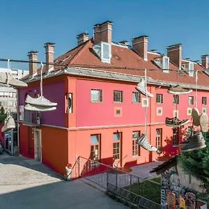 hostel-celica.hotels-in-ljubljana.com/